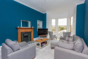 Luxury top floor Apt close to Meadows Arthur Seat